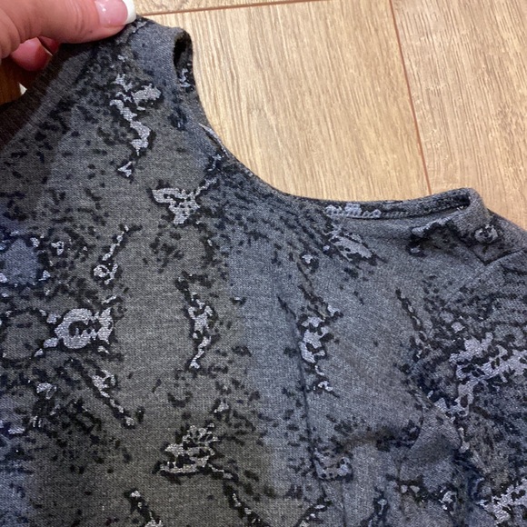 Vince Camuto long sleeve top - Picture 2 of 5